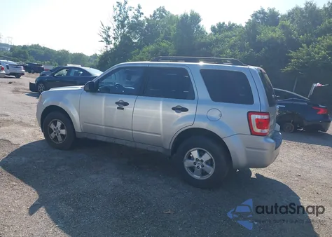 2009 Ford Escape Xlt z USA, uszkodzony, nr VIN 1FMCU93789KB40373